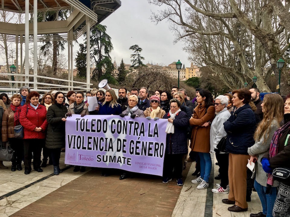 Araceli de la Calle participa en la concentración mensual contra la violencia  machista en Toledo