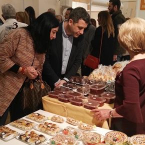 Esteban Paños y Araceli de la Calle en la inauguración de la II Feria del Dulce y la Cuaresma de Toledo