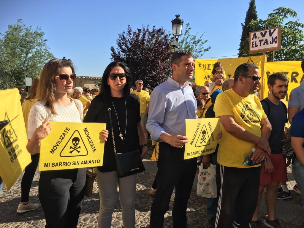 El grupo municipal Cs se une a la concentración vecinal para exigir la retirada del amianto en Toledo