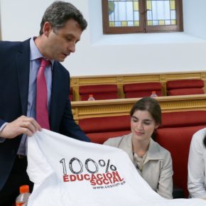 Luz verde a la moción conjunta que reclama una ley que regularice la profesión de educador social