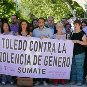 Esteban Paños y Araceli de la Calle, en la concentración mensual contra la violencia machista en Toledo